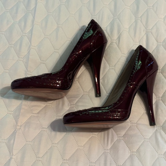 Dark red high heels - Picture 3 of 6